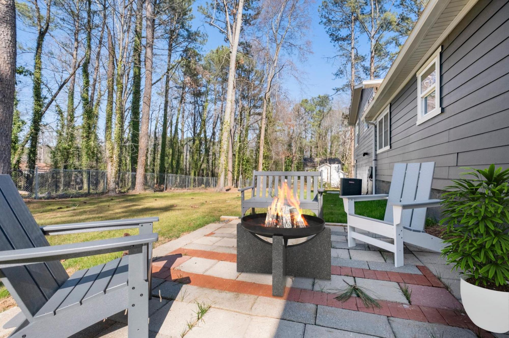 Outdoor Projector, Arcade, Fire Pit, 2 Car Garage, 2 Living Rooms Snellville Ngoại thất bức ảnh