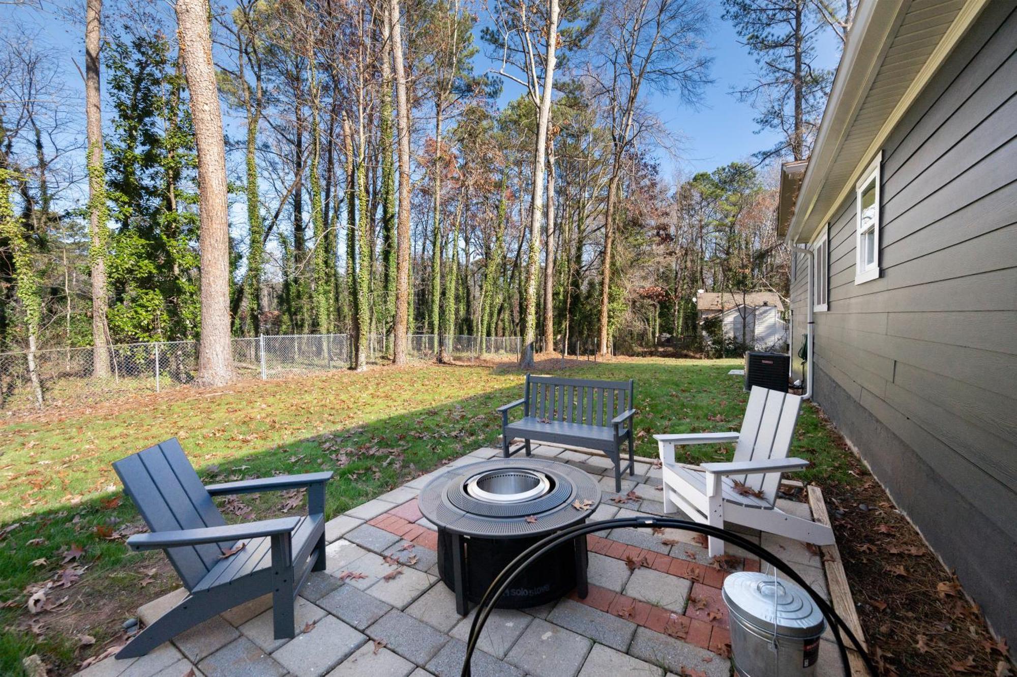 Outdoor Projector, Arcade, Fire Pit, 2 Car Garage, 2 Living Rooms Snellville Ngoại thất bức ảnh